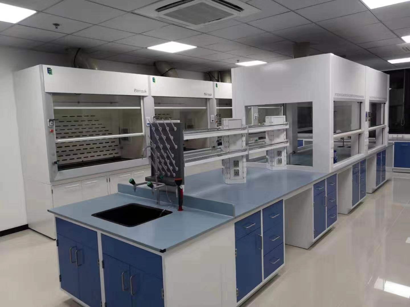 QC laboratory instrument room image