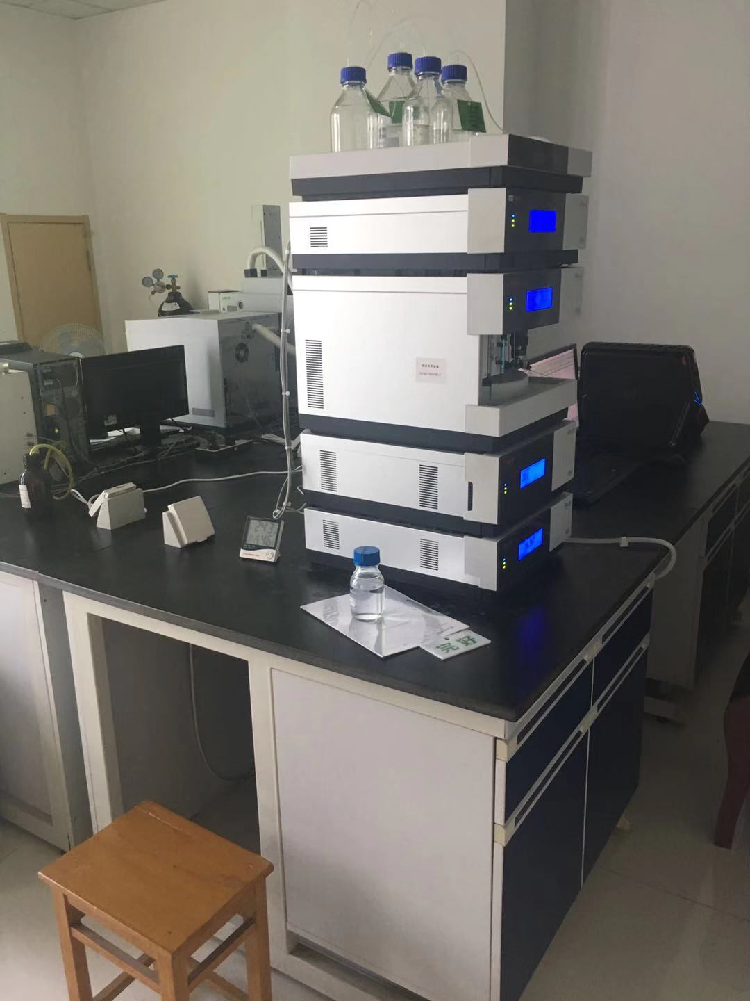 QC laboratory analytical station image