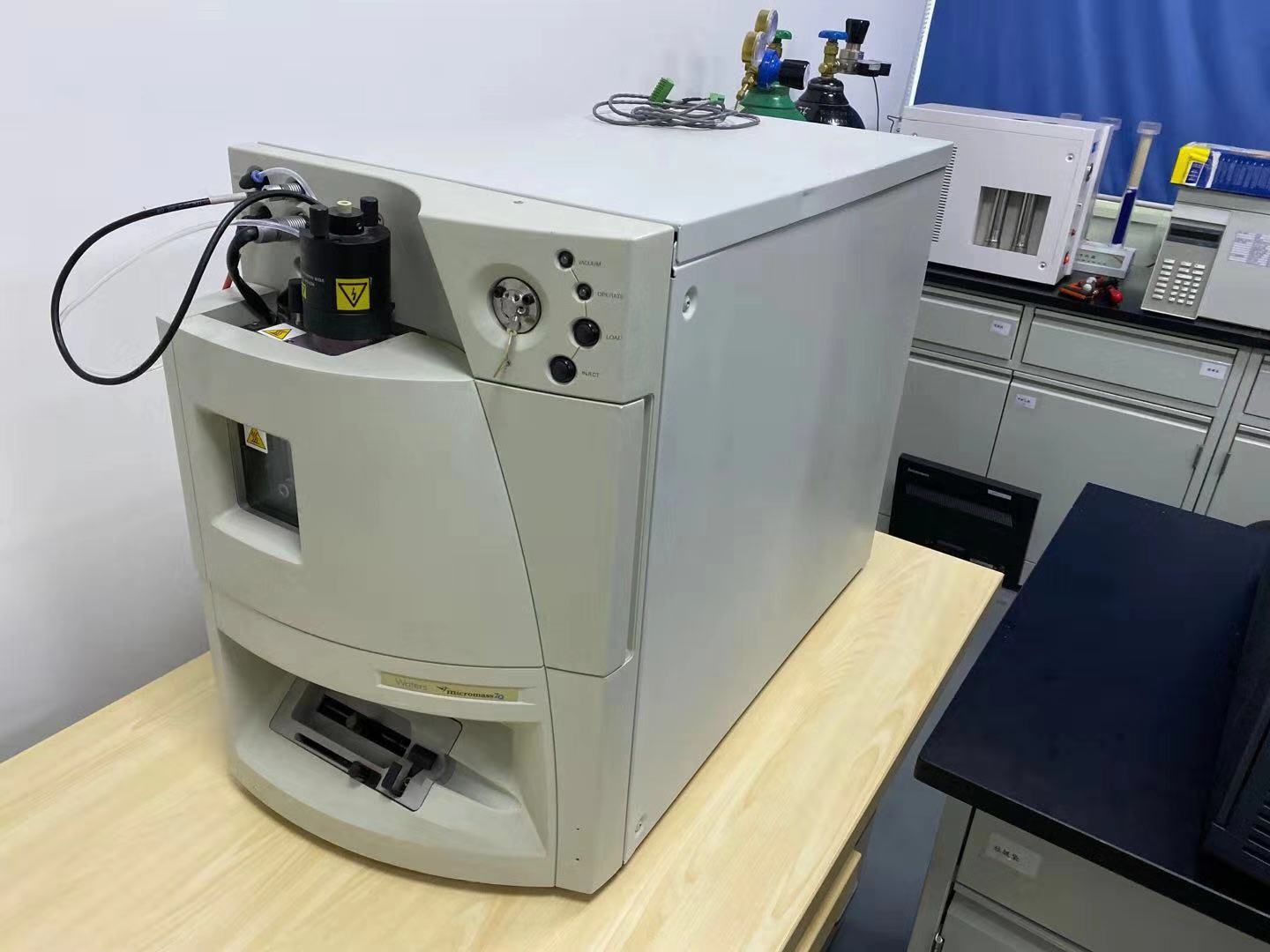 QC laboratory analytical equipment image